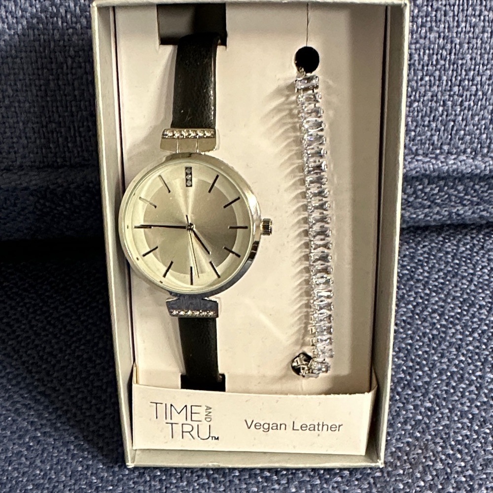 Time and Tru Women's Black and Silver Watch with Bracelet